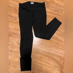 Black Old Navy pixie pants. Size 6 regular. Very comfortable and stretchy.